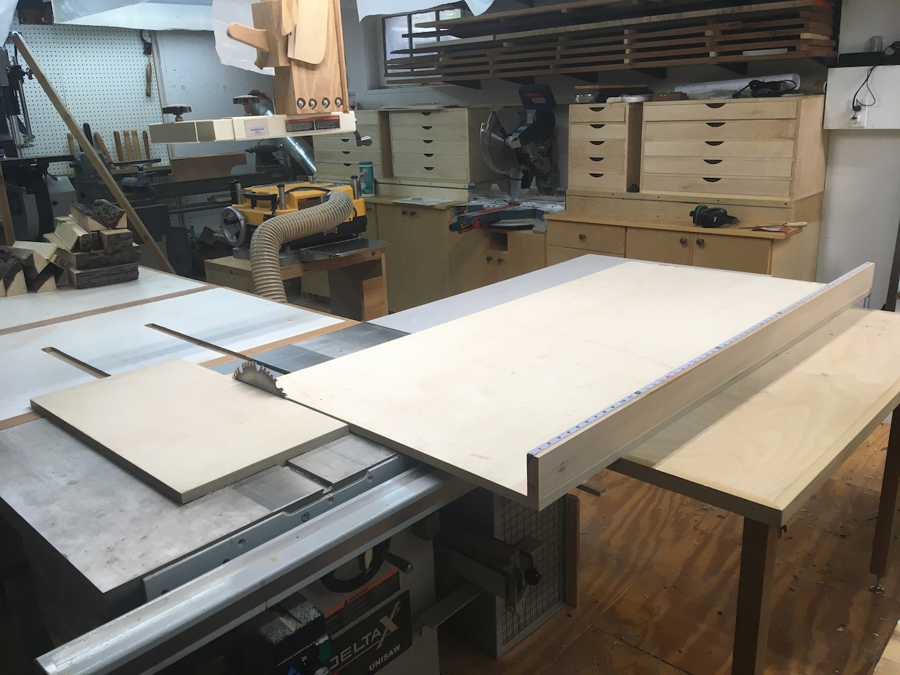 Panel cutting jig and infeed support table